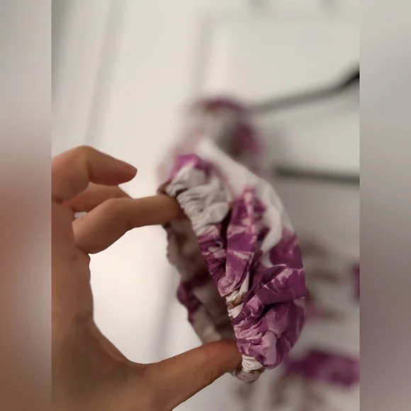 Abercrombie & Fitch Emerson Poplin Puff Sleeve Midi Dress in a floral print - Picture 7 of 12